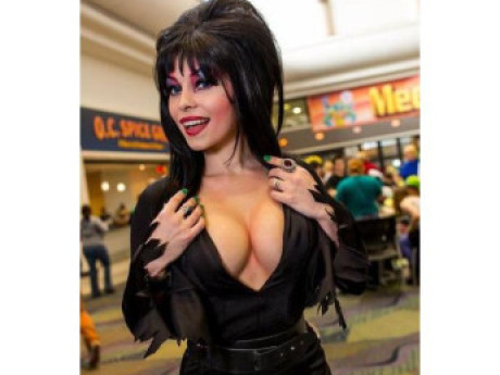 Image of Cassandra Peterson aka Elvira